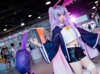 漫展COS场照：明日方舟——狮蝎，好魔性的尾巴啊！