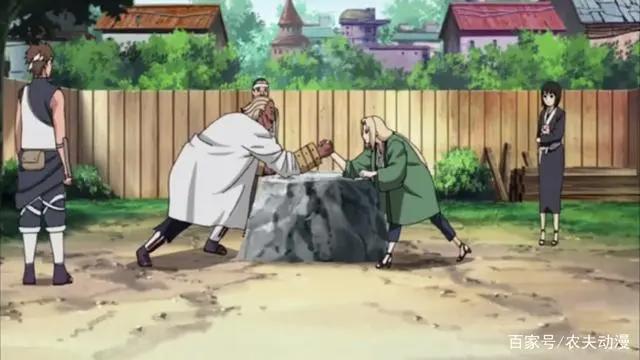 他的力气比纲手还大，跟纲手掰手腕，纲手输得心服口服