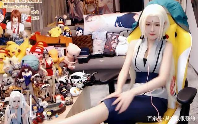 腐团儿直播COS纲手，完美还原纲手身材，观众却只想看裤衩子