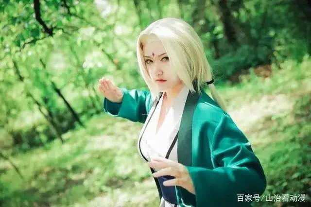 火影cos：终于在现实中找到纲手，大长腿神还原，唯一不足是颜值