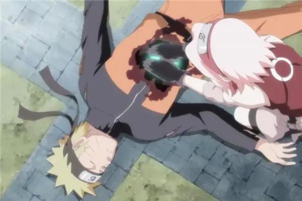 火影忍者：鸣人受到致命重伤，纲手都回天乏术，全靠美女以命换命