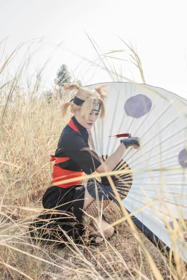 火影忍者：手鞠cos，虽然身材完美还原，但是假发真的糟糕