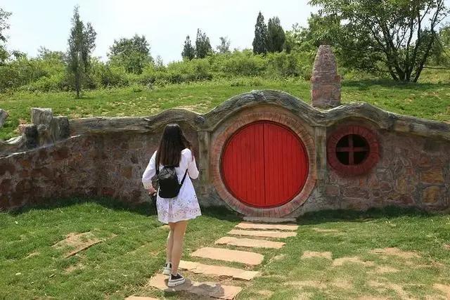 和奈良小鹿亲密接触，不用去日本，郑州伏羲山云上牧场有你好玩！