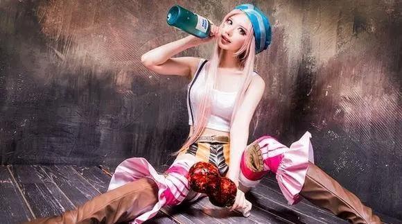 还原度极高的《海贼王》cosplay来一波，一块面包神还原路飞！