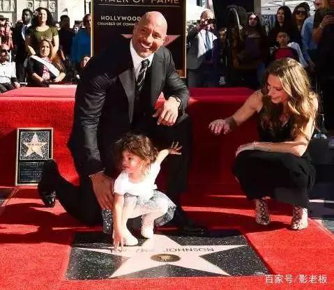 成龙开心，李小龙遗憾，那些留名星光大道的巨星表情