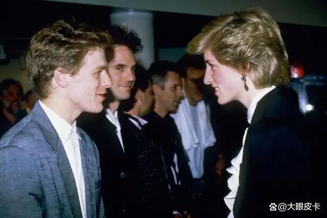 「1981-1997」戴安娜王妃的50张名人合影，从青涩到成熟