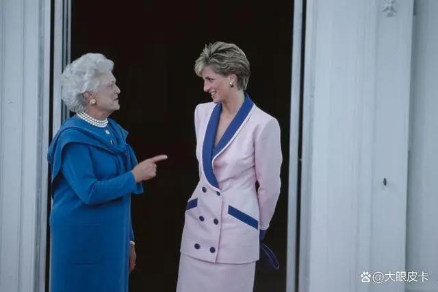 「1981-1997」戴安娜王妃的50张名人合影，从青涩到成熟