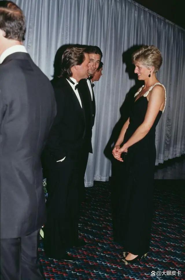 「1981-1997」戴安娜王妃的50张名人合影，从青涩到成熟