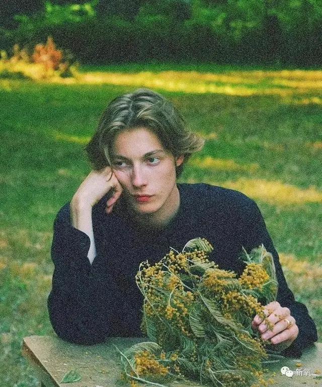 他是首位拥有Z世代时尚明星所有必须气质的人？