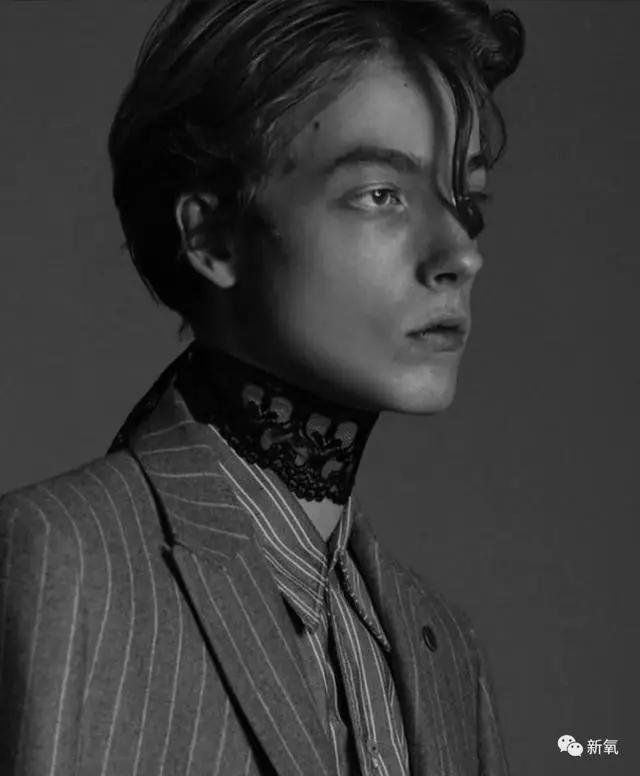 他是首位拥有Z世代时尚明星所有必须气质的人？