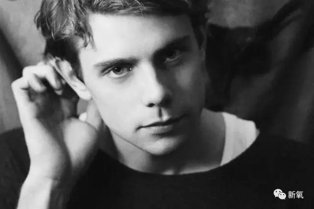 他是首位拥有Z世代时尚明星所有必须气质的人？