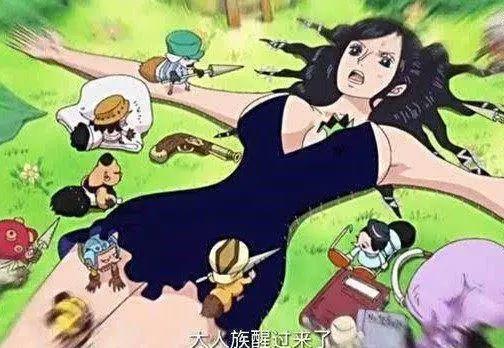 《海贼王》男性角色福利，罗宾那些被人吃豆腐的时刻！