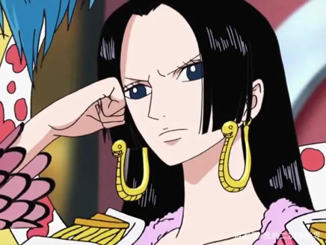 《海贼王》中的黑发美女,罗宾博学,紫罗兰妖艳,她最自恋