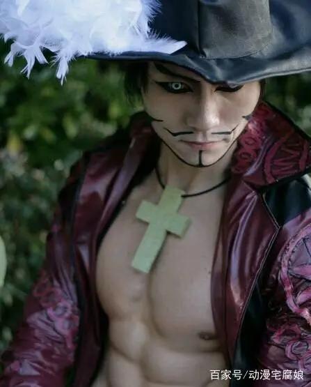 海贼王真人版你们见过吗，娜美很迷人，女版路飞很酷