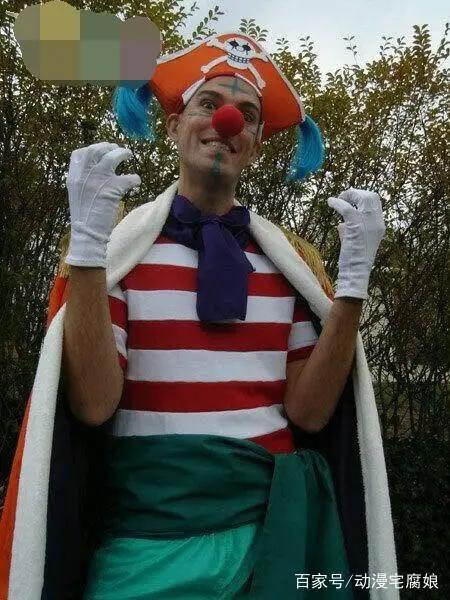 海贼王真人版你们见过吗，娜美很迷人，女版路飞很酷