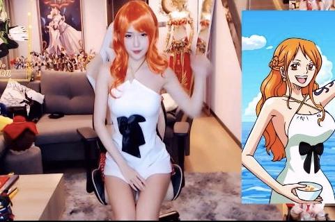 腐团儿cos娜美，还原度相当高，直言裙子有点短，观众直呼过瘾