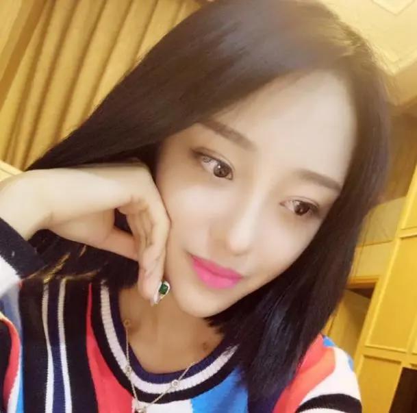 网红娜美疑似出现精神问题,撕碎对粉丝的“承诺书”,网友:影帝