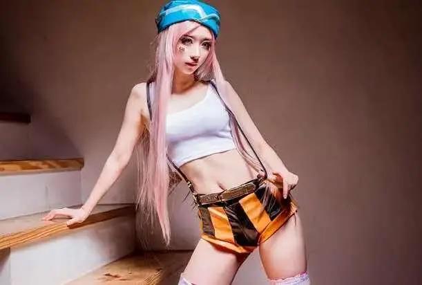 《海贼王》美女COS：娜美酱甜美，罗宾酱高冷，看到Baby5我柠檬了