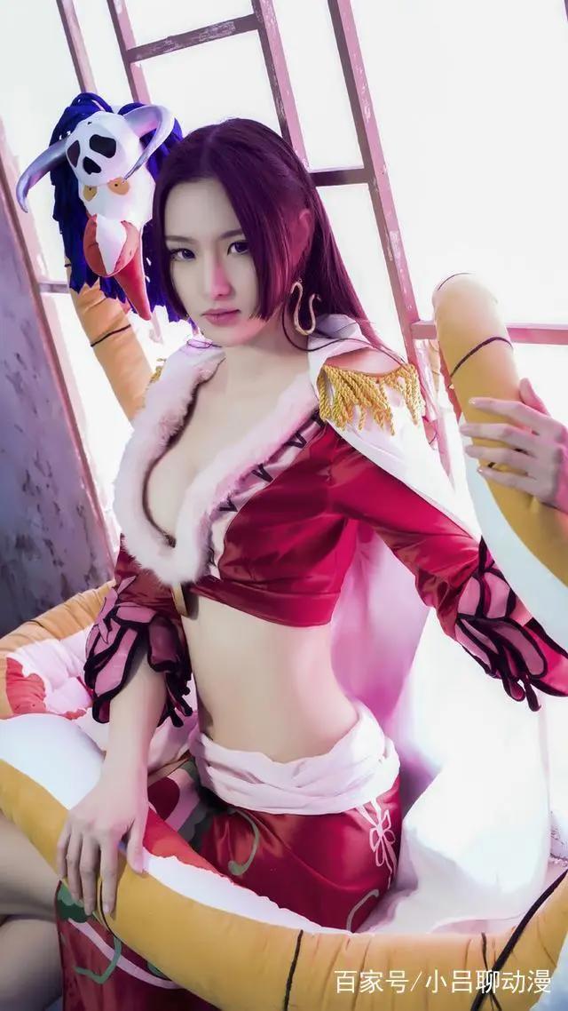 海贼王：5大美女cos照！娜美长得最水灵，baby-5最迷人