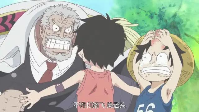 海贼王：路飞曾被这五人一击击败，一位是四皇，两位至亲