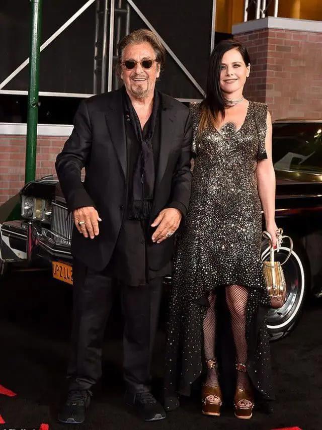 81岁“教父”阿尔·帕西诺现身，约会28岁丰腴美女，被猜有新恋情