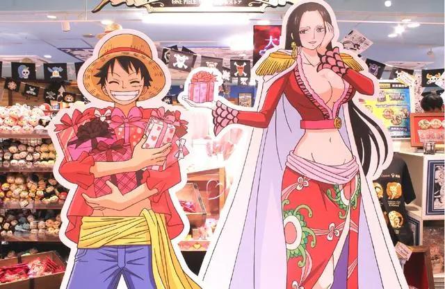 海贼王路飞爷爷中意小路绯闻女友白星，女帝与娜美恐成备胎或出局