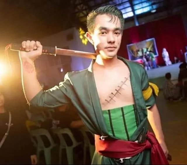 《海贼王》五大cosplay，罗布路奇帅气，索隆毁了