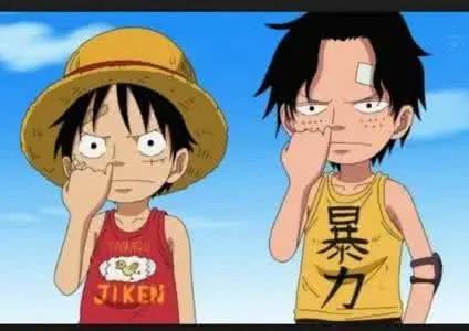 《海贼王》“听好了，路飞，我是绝对不会死的”因为还有你这个笨弟弟在！