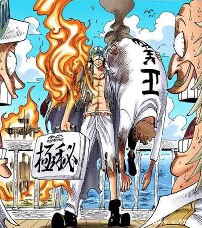 火拳艾斯唯一一次穿上海军制服，网友：终于实现了卡普一生的梦想