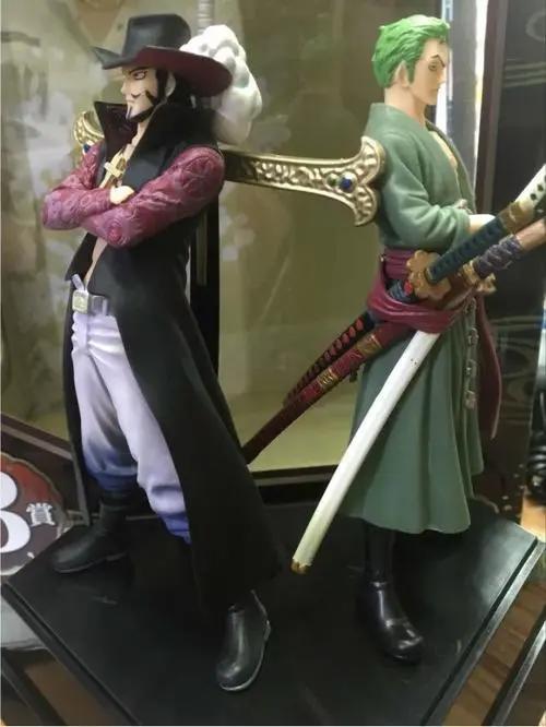 海贼王：鹰眼米霍克要收索隆为徒，不仅是为帮助路飞，更另有目的