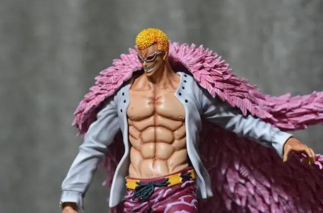 《海贼王》多弗朗明哥手办：脚踩琵卡，笑容狂野，形象阴邪骇人！