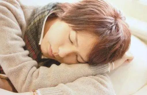 当了10年声优界的小透明，他终于成为公认劳模，蝉联三界声优大奖