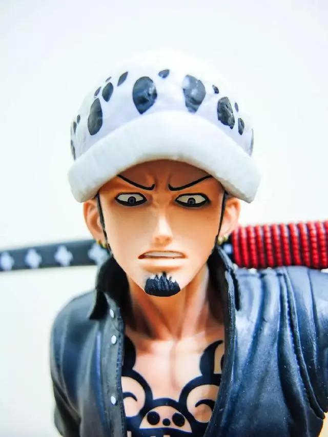 海贼王特拉法尔加·罗手办欣赏