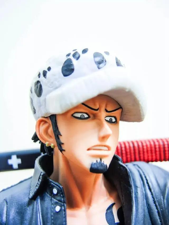 海贼王特拉法尔加·罗手办欣赏