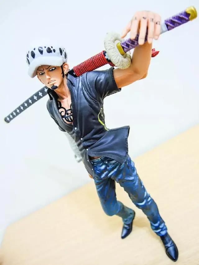 海贼王特拉法尔加·罗手办欣赏