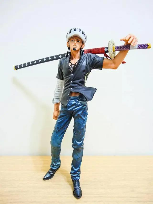 海贼王特拉法尔加·罗手办欣赏