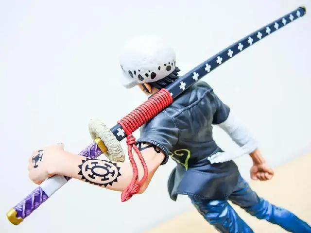 海贼王特拉法尔加·罗手办欣赏