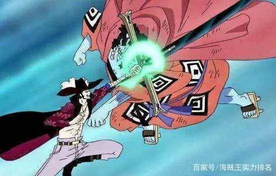 海贼王：为何甚平能赤手空拳挡下四皇大妈，却被鹰眼一招秒杀？