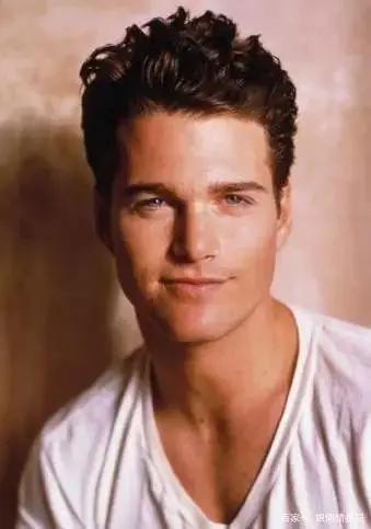 时隔25年罗宾或将登场《闪电侠》？！50岁老帅哥魅力不减！