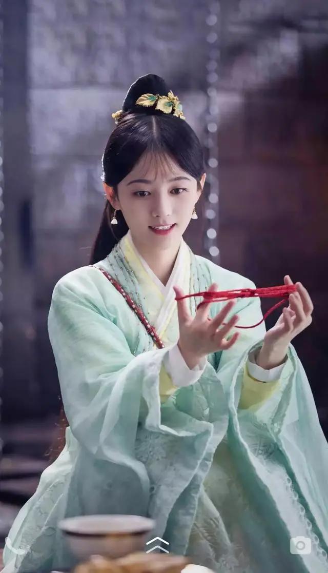 适合2020年当壁纸的动漫人物照片，简洁且美观，你值得拥有！