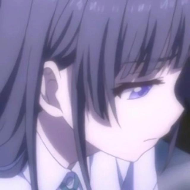 紫色动漫头像，图源网络，如有侵权立删