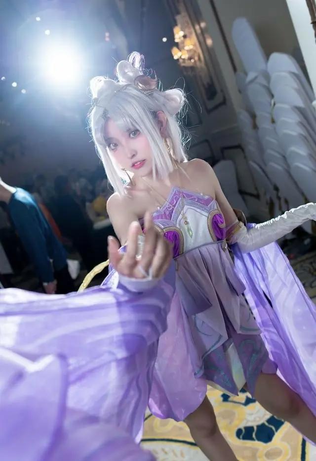 动漫：高颜值少女cos貂蝉，美，很美