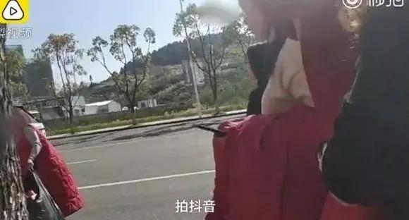 8名女子违规霸路拍视频热舞，挑战公序良俗哗众取宠要不得！