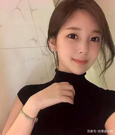 韩漫大热引众议，原型竟是作者自己，貌美腿长堪比仙女下凡