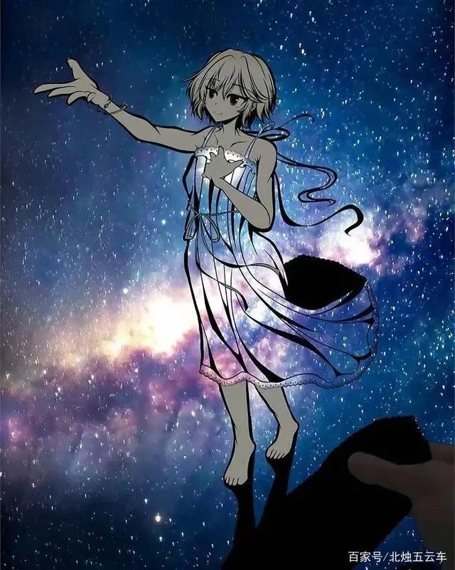 他把漫画中的女孩衣服都剪掉，镂空的身体，有了无数可能性