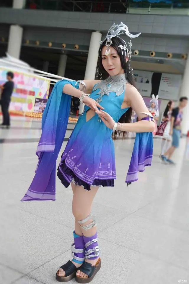 动漫、COSPLAY、美女不能少！济南漫展上二次元吸睛