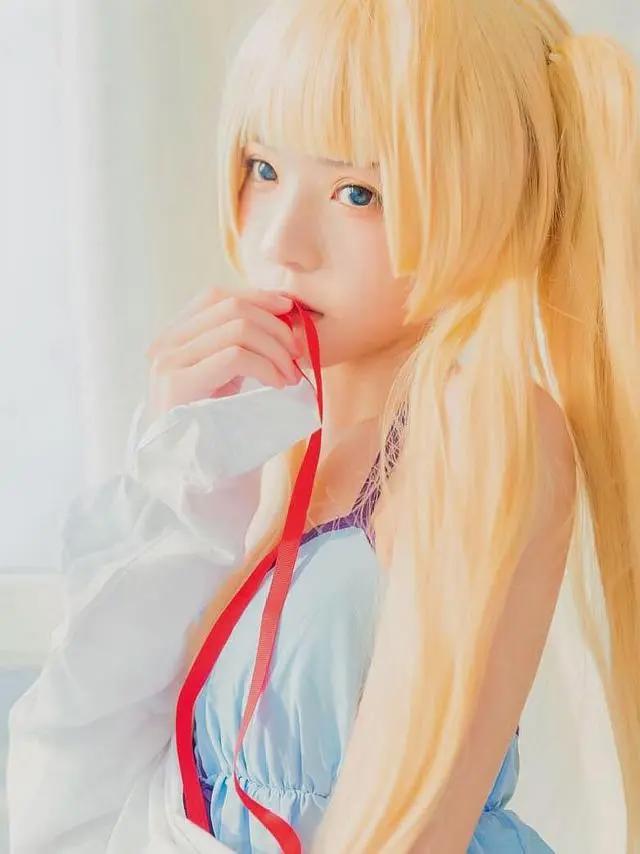 萝莉cosplay更可爱，银色头发，少女身材