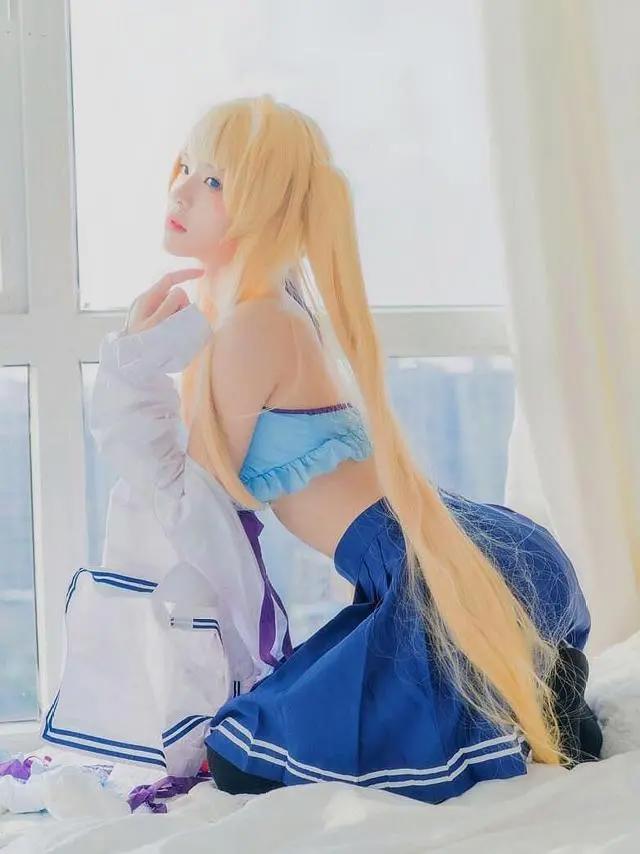 萝莉cosplay更可爱，银色头发，少女身材