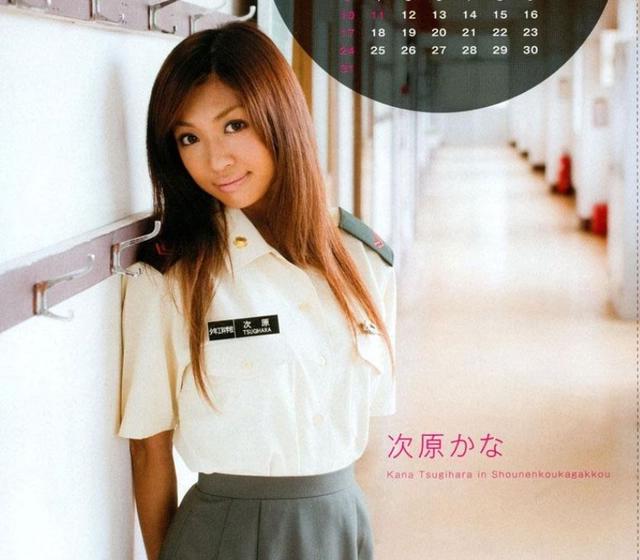 日本奇葩征兵海报：昭和男儿已不再，只能依靠二次元美女吸引眼球