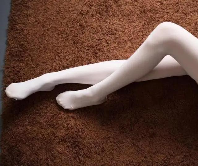 动漫女主丝袜的穿法都多独特?三次元想不到做不成